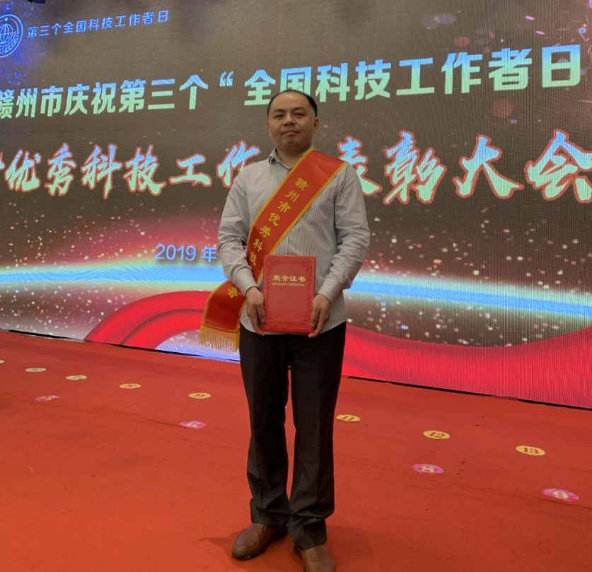 杨心伟 杨心伟
